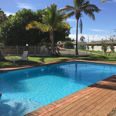 Carnarvon Gateway Motel Bagian luar foto