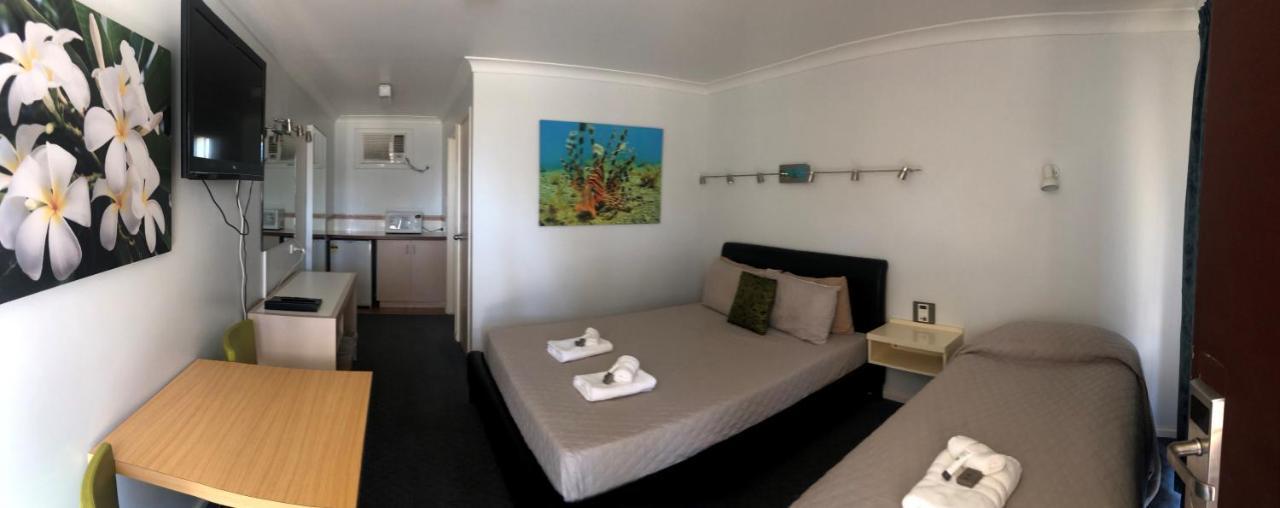 Carnarvon Gateway Motel Bagian luar foto