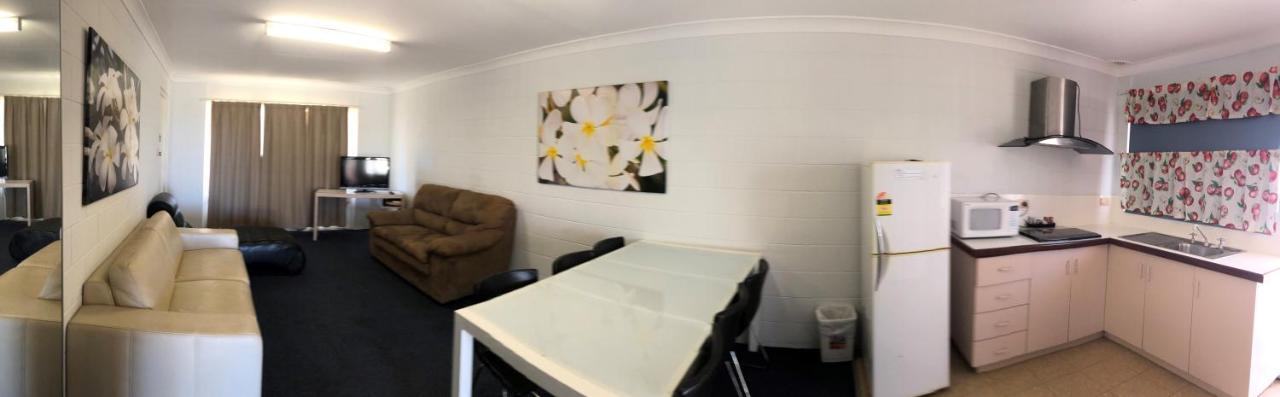 Carnarvon Gateway Motel Bagian luar foto