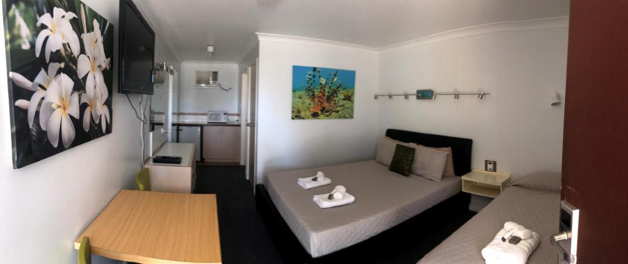 Carnarvon Gateway Motel Bagian luar foto