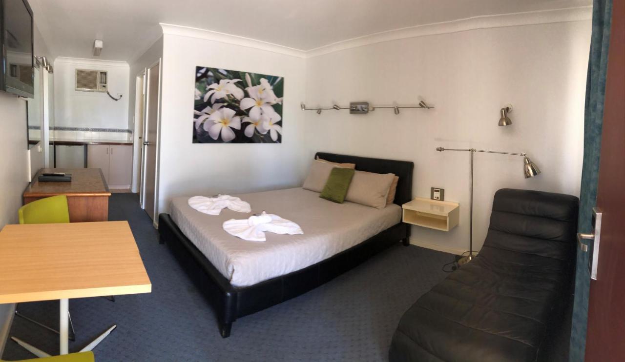 Carnarvon Gateway Motel Bagian luar foto