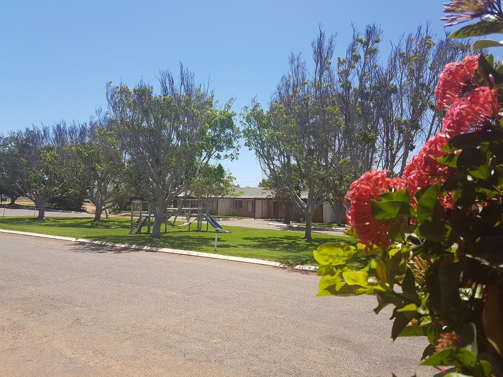 Carnarvon Gateway Motel Bagian luar foto