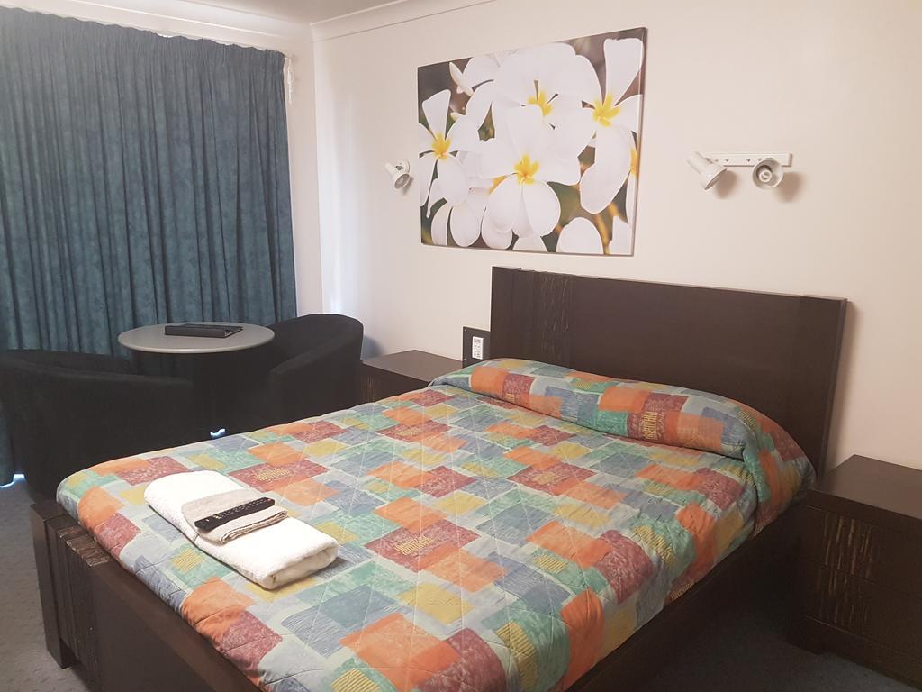 Carnarvon Gateway Motel Bagian luar foto